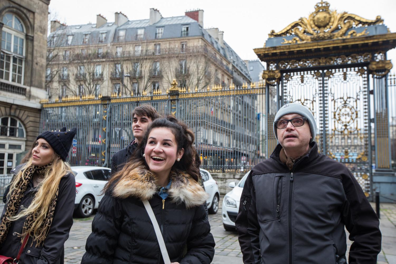 <a href='http://zsry.abe-men.com/'>全球十大赌钱排行app</a>学院法语教授Pascal Rollet带领学生们到巴黎游学.